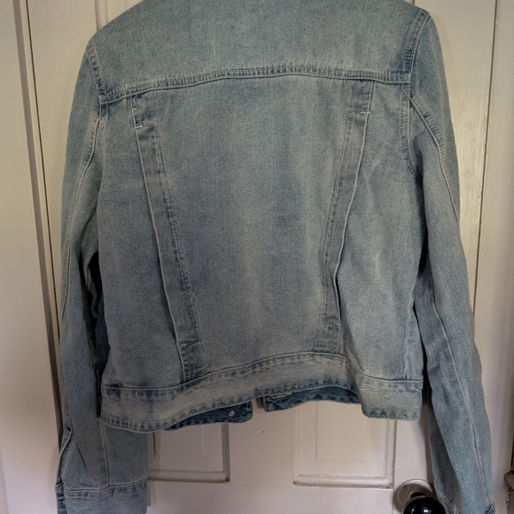 Free People Collared Jean Denim Jacket - size  large - NWOT - Picture 2 of 4